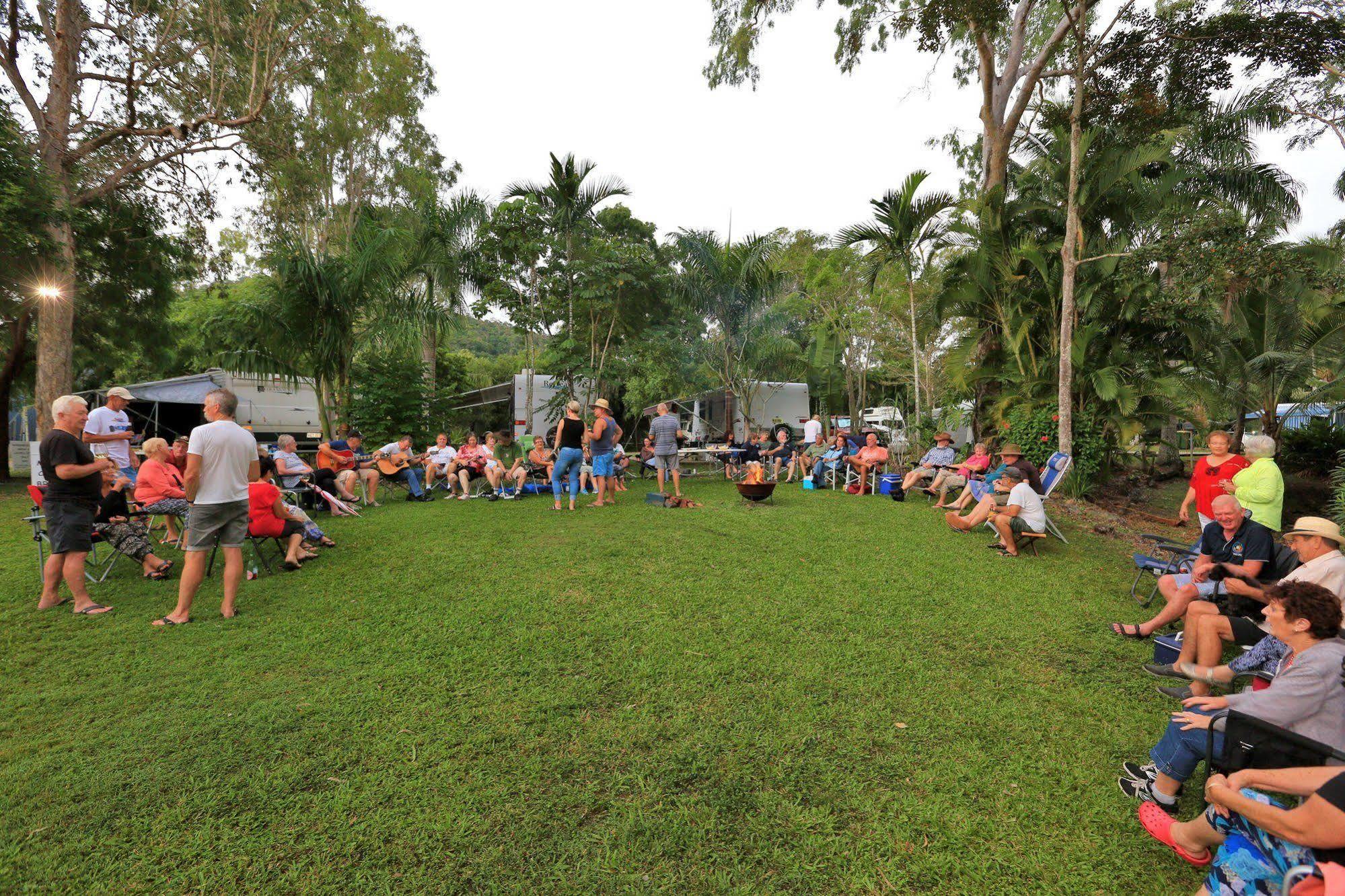 Big4 Whitsundays Tropical Eco Resort Airlie Beach Exteriör bild